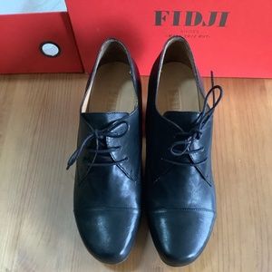 Fidji Black leather heeled oxfords size 38/7.5